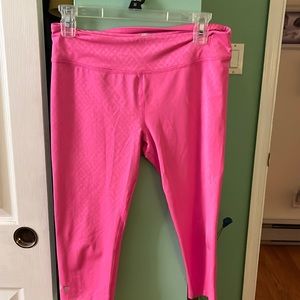 Under armor capri leggings. Size med